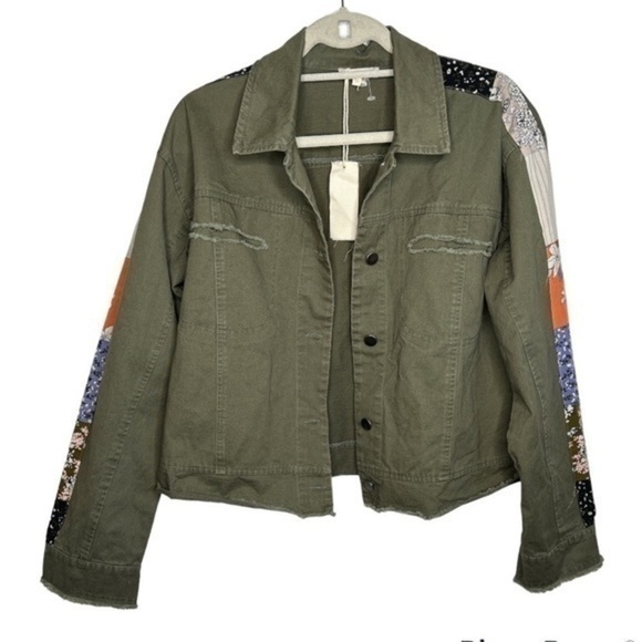 Mystree Jackets & Blazers - MYSTREE Stripe Sleeve Floral Trucker Jacket Green Size Medium